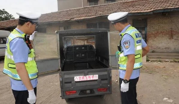 曝光！小小“黑校車”硬塞7人，孩子的生命安全如何保證？