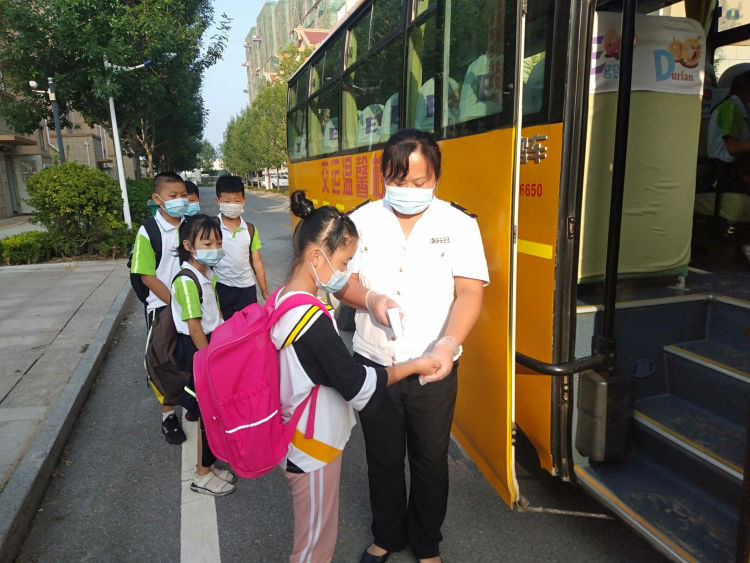 青島：新學期，校車為平度1.8萬余名學生安全護航