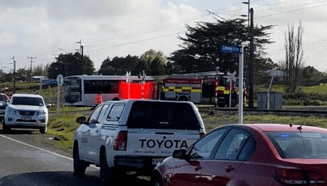 新西蘭校車撞火車：40名學生受傷 司機當場死亡