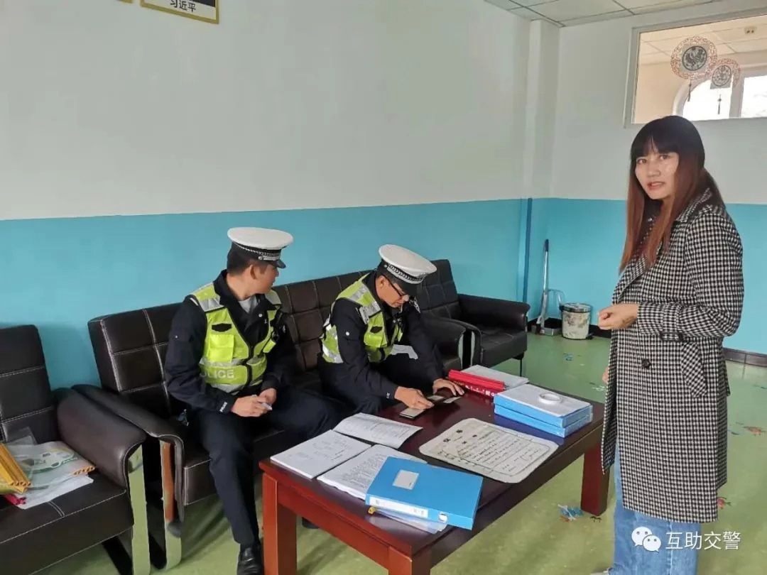 開學季，互助交警開展校車安全大檢查