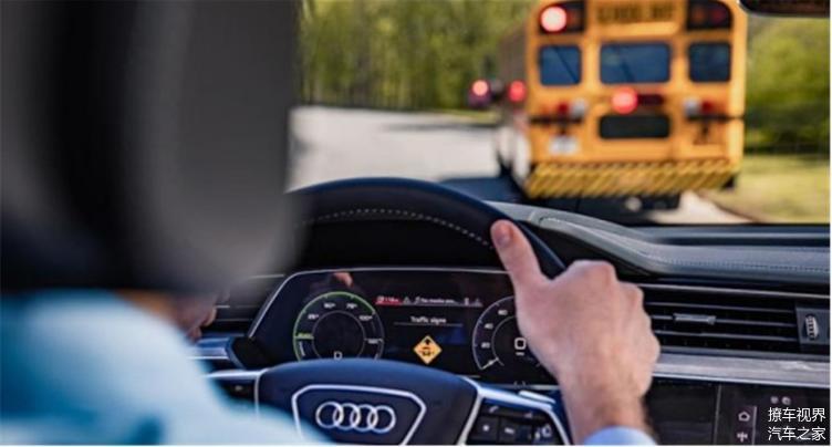 校車伸出停車臂，保證孩子安全，奧迪與高通合作V2X技術
