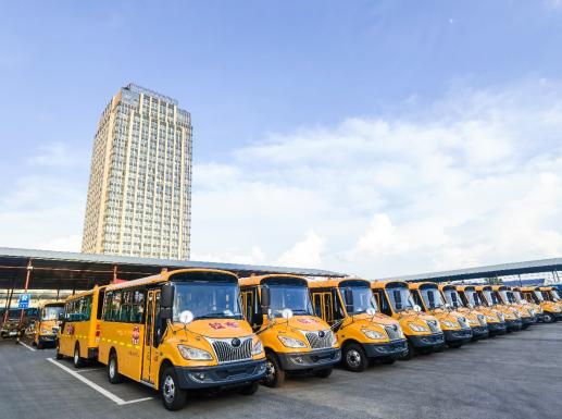 喜迎開學(xué)季，長(zhǎng)沙岳麓區(qū)45輛新校車上崗