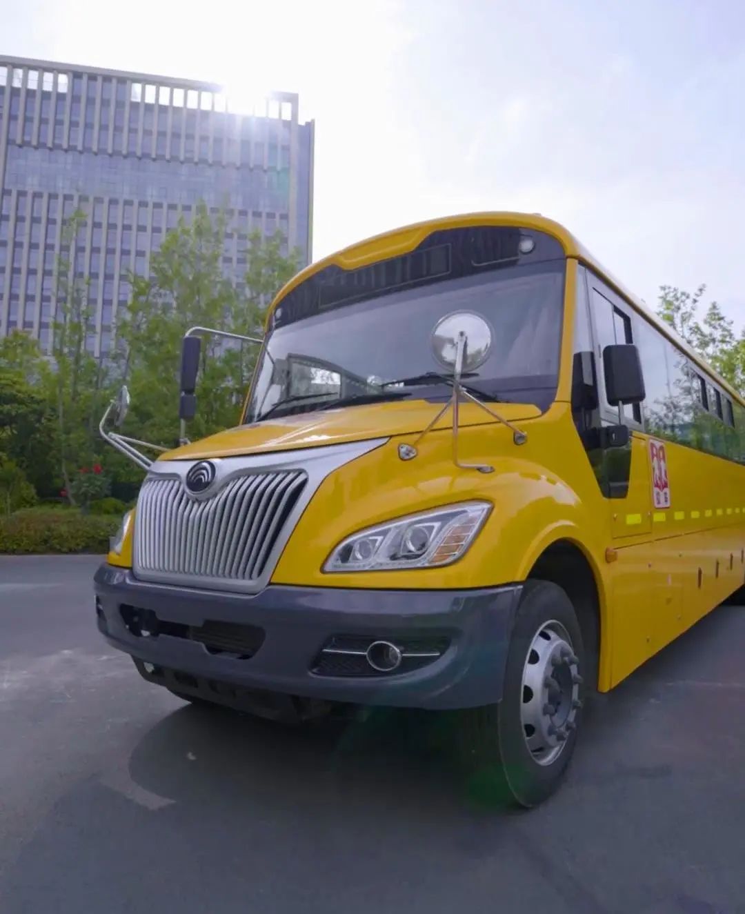 四川廣安引進46輛校車“解決農(nóng)村幼兒入園乘車難”問題