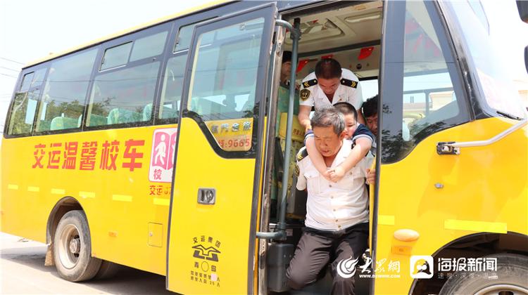 交運溫馨校車駕駛員宋學(xué)信當(dāng)選“2021年山東省感動交通年度人物”