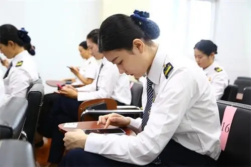 賽技能 提服務(wù)！2000余名校車隨車照管員同臺競技