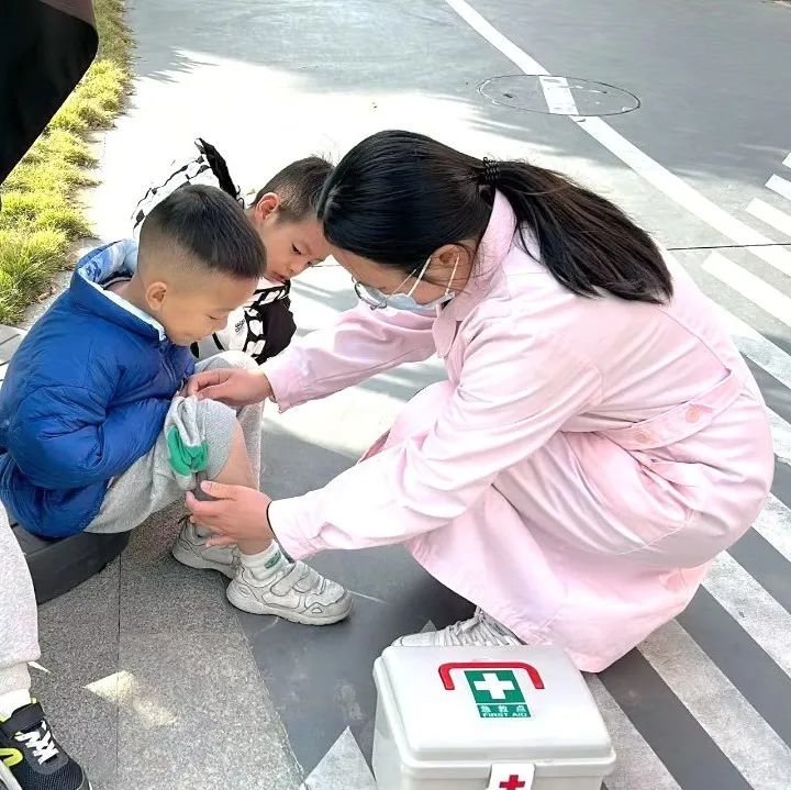 “校車安全無小事，應急演練常抓實”——記美致實驗幼兒園開展校車消防逃生應急疏散演練活動