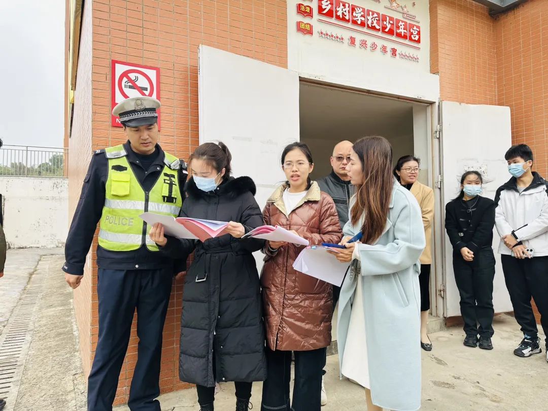 強化校車安全“大檢查”，擰緊校車出行“安全閥”