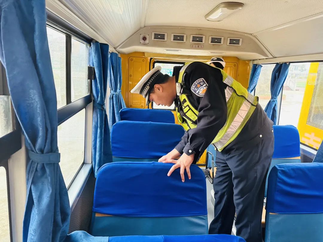 強化校車安全“大檢查”，擰緊校車出行“安全閥”