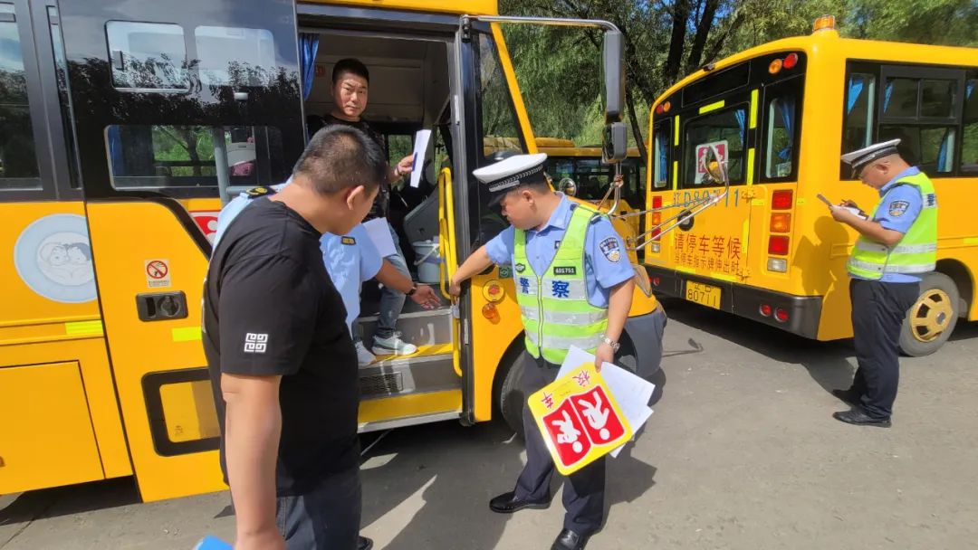 撫順交警：強化校車安全“大檢查”，擰緊校車出行“安全閥”！