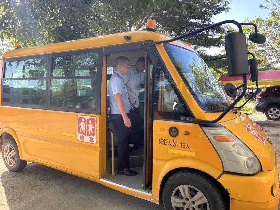 “護(hù)苗”行動 | 屯昌強化校車安全檢查