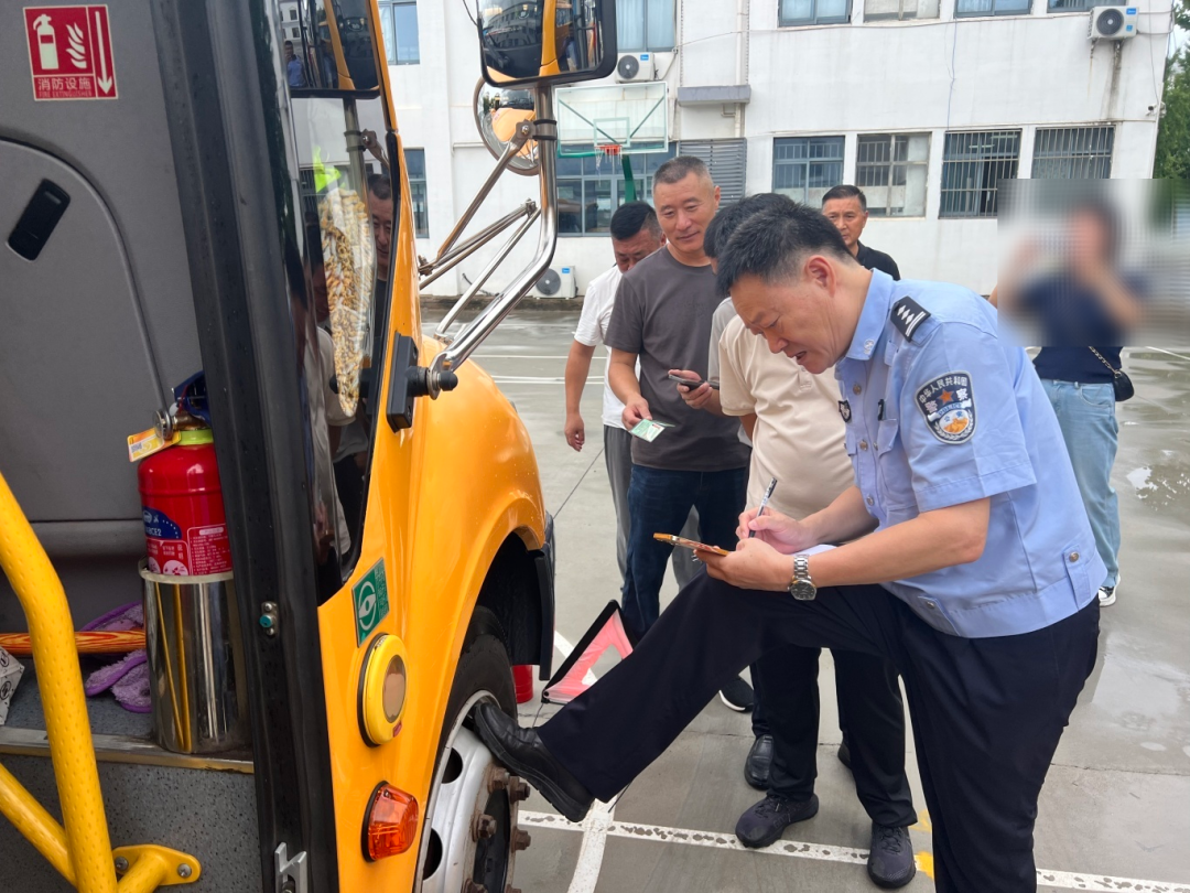 秋季開(kāi)學(xué)，你家孩子坐的校車被“查”了......