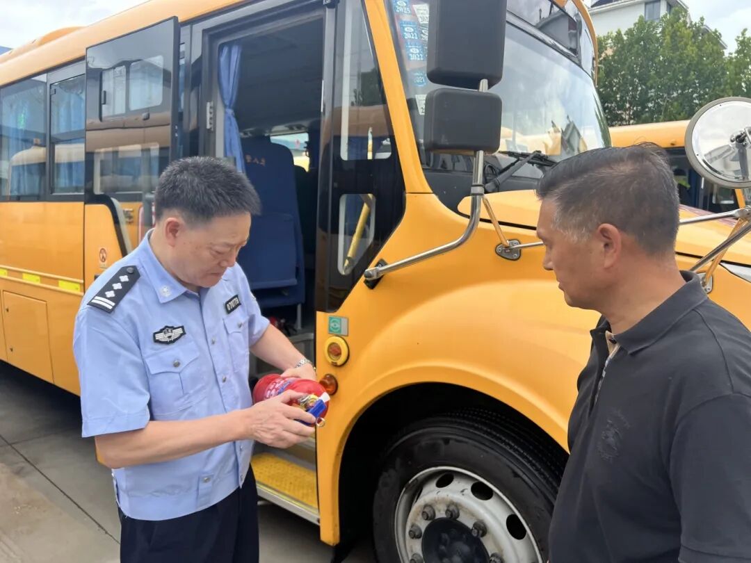 秋季開(kāi)學(xué)，你家孩子坐的校車被“查”了......