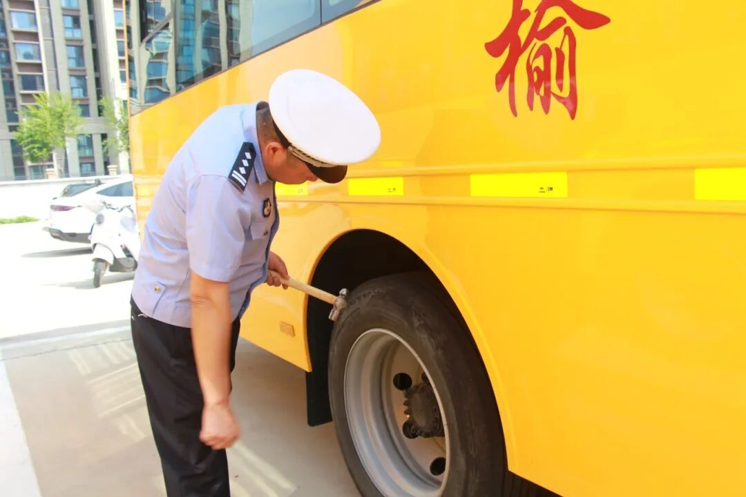 秋季開(kāi)學(xué)，你家孩子坐的校車被“查”了......
