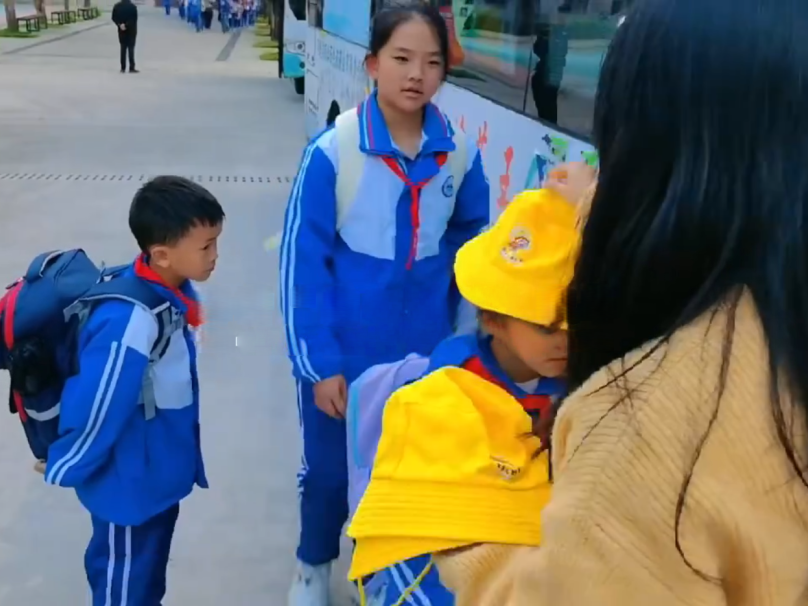 愛心護(hù)航：海清鄉(xiāng)鎮(zhèn)公益校車溫暖啟程！