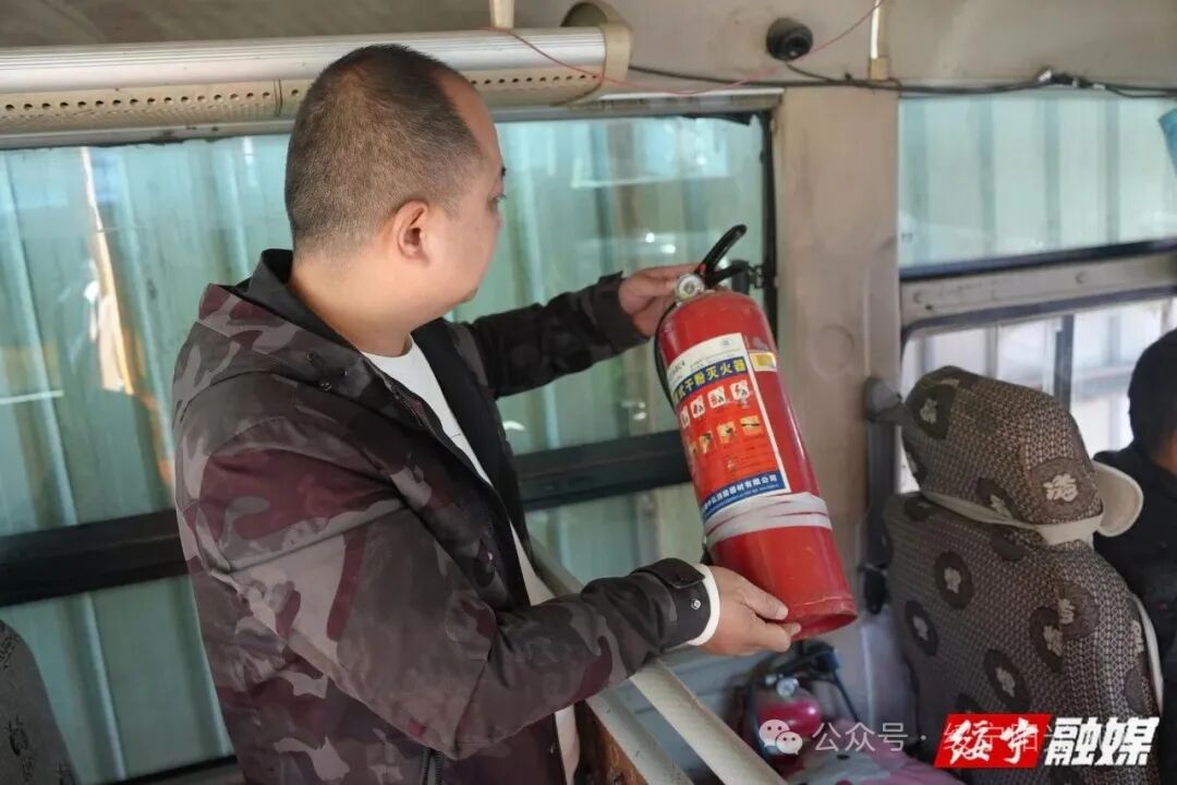 校車檢查常態(tài)化 筑牢出行“生命線”