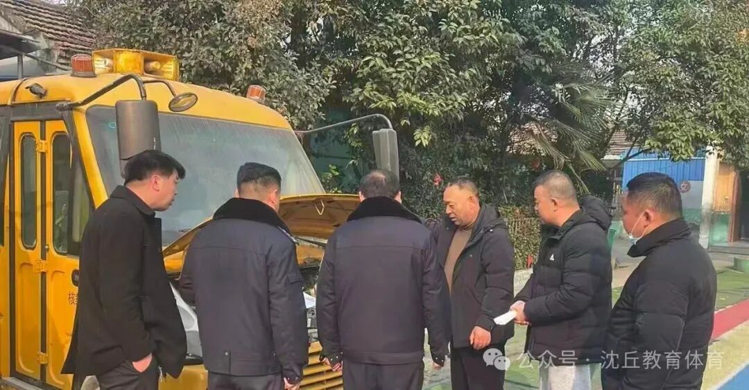 沈丘縣教體局聯(lián)合縣公安局交警大隊(duì)開(kāi)展校車(chē)安全專項(xiàng)檢查