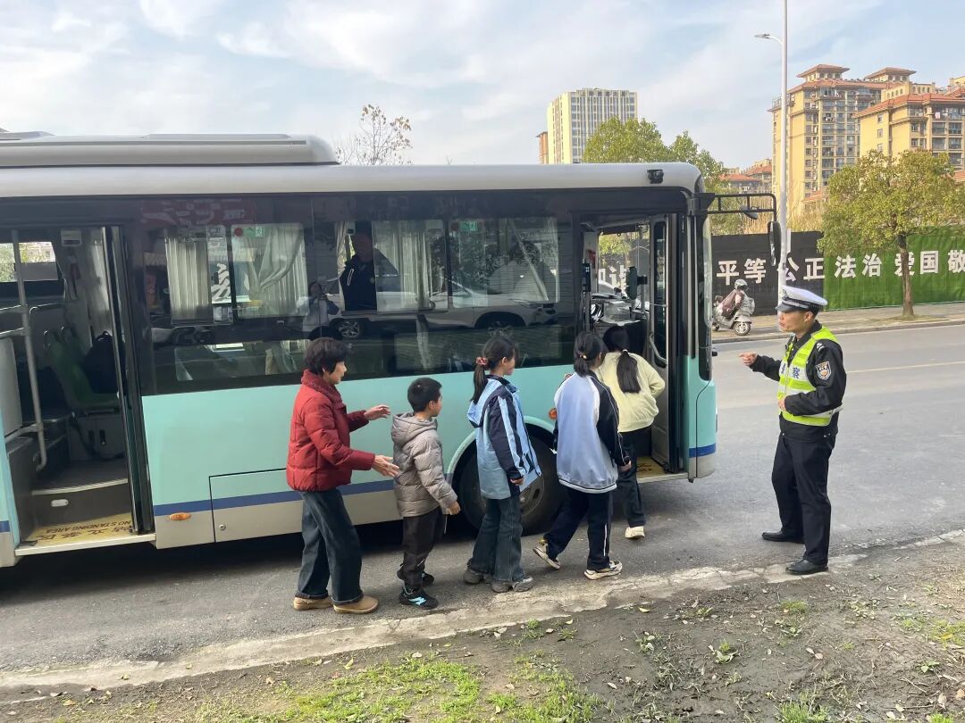 【和雅津北】津北學校開展校車安全應急疏散演練活動