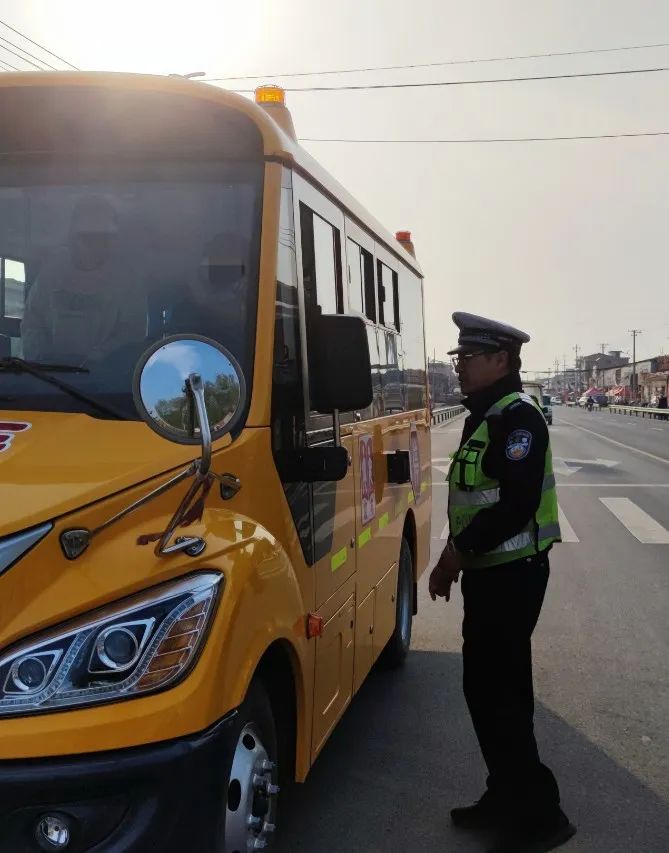 【春季行動】沁陽公安交警開展校車安全大檢查，筑牢學生出行安全防線