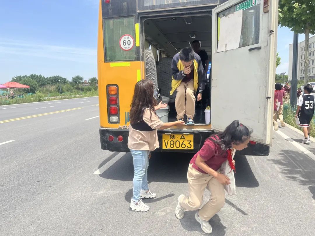 校車(chē)應(yīng)急演練 筑牢安全防線