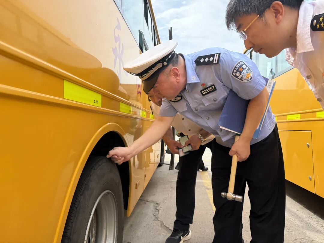 校車安全“大體檢”， 守好上學“第一關”