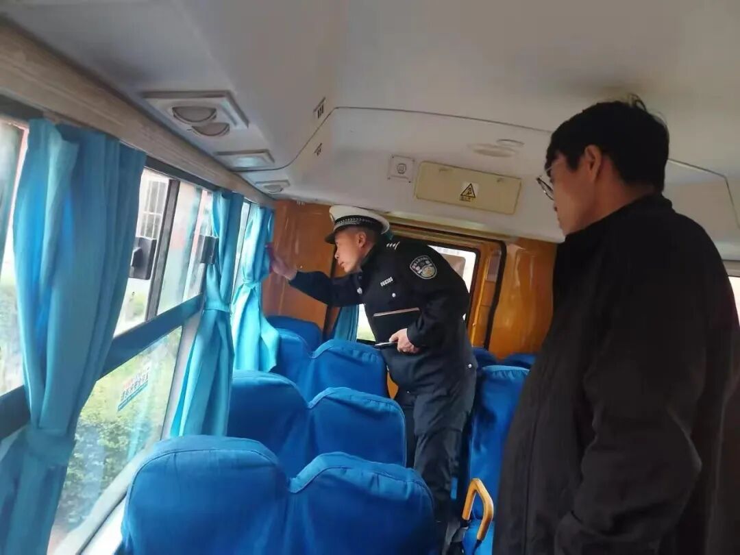 貞元中隊(duì)聯(lián)合多部門開(kāi)展秋季校車安全專題培訓(xùn)