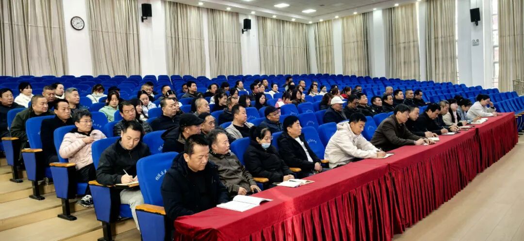 楊陵交警聯(lián)合楊陵區(qū)教育局、交通局對(duì)全區(qū)校車(chē)開(kāi)展安全檢查