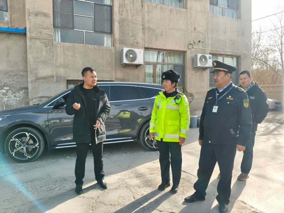 護航開學季 嚴把校車關！尉犁交管聯合多部門開展開工首日校車安全專項檢查