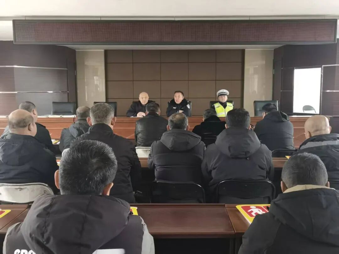 金盾·暢安丨春季開學在即，阜新交管支隊為校車全面體檢