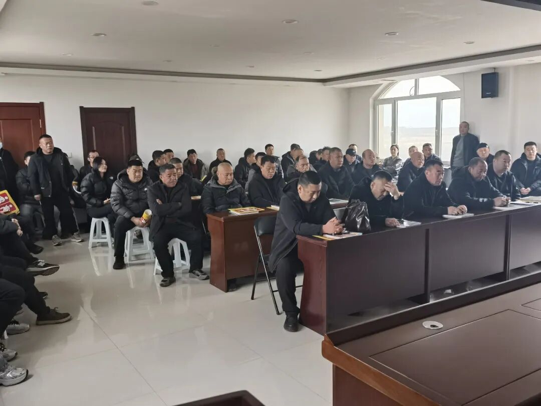 金盾·暢安丨春季開學在即，阜新交管支隊為校車全面體檢