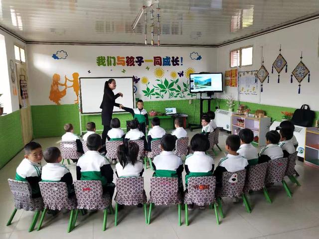 民樂(lè)縣白廟小學(xué)開(kāi)展了幼兒園教學(xué)觀摩研討活動(dòng)