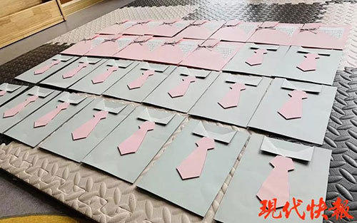 南京一幼兒園首開“婚禮課”，28個娃娃把老師“嫁”了！