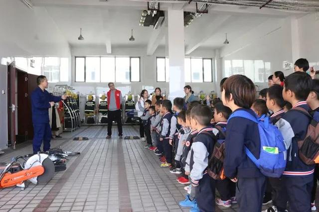 英迪國(guó)際幼兒園消防活動(dòng)系列之——“我心中的消防員”