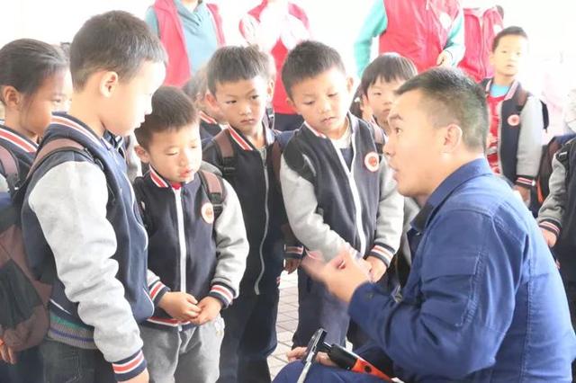 英迪國(guó)際幼兒園消防活動(dòng)系列之——“我心中的消防員”