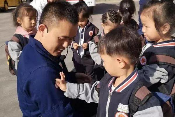 英迪國(guó)際幼兒園消防活動(dòng)系列之——“我心中的消防員”