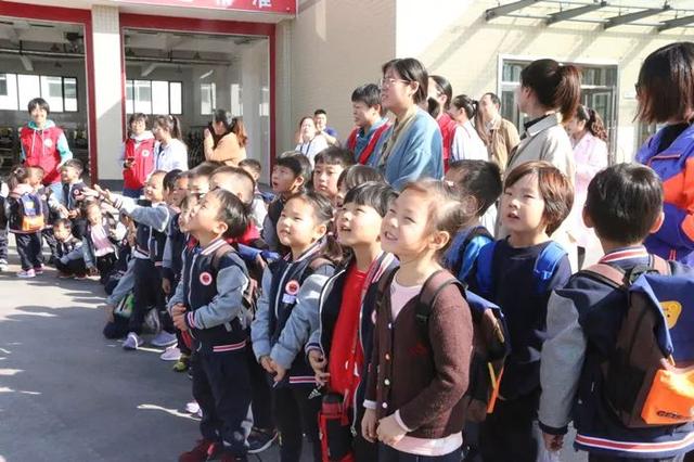 英迪國(guó)際幼兒園消防活動(dòng)系列之——“我心中的消防員”