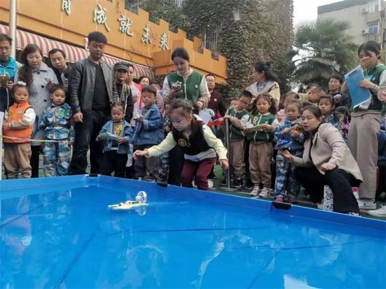 河南省青少年航模錦標(biāo)賽教育競(jìng)賽總決賽幼兒組比賽在中原區(qū)汝河新區(qū)第一幼兒園舉行