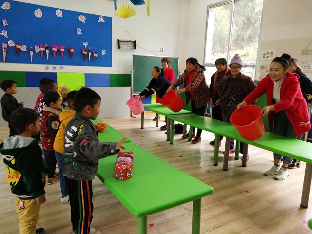 石門縣磨市鎮(zhèn)中心幼兒園：開展趣味親子闖關(guān)游園會(huì)活動(dòng)