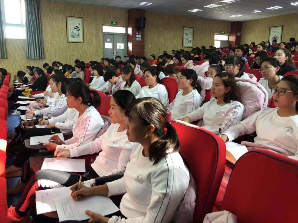 惠濟(jì)區(qū)江山路中心幼兒園組織聆聽(tīng)“堅(jiān)守初心使命，潛心教書(shū)育人”報(bào)告