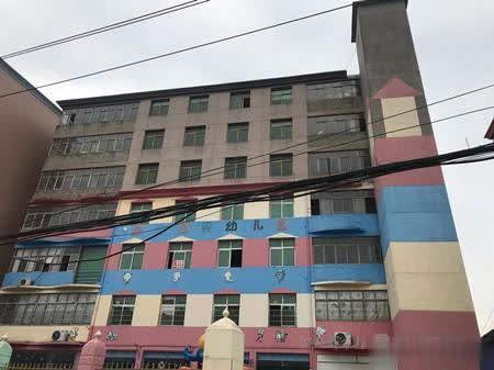 江西南昌青山湖區(qū)一無證幼兒園開了2年多 樓上是工廠