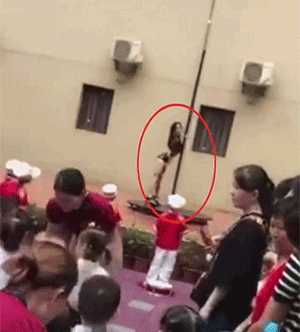 幼兒園開學(xué)典禮跳鋼管舞，教育部門：嚴(yán)肅處理！