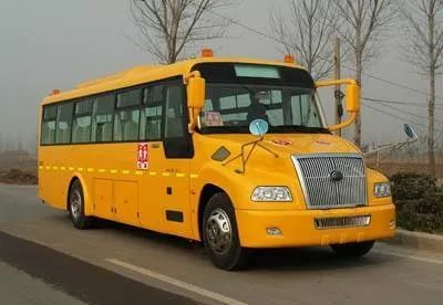 咸安校車公司化運(yùn)營(yíng)