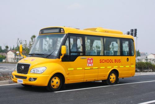 民生工程在校園，推進校車運行
