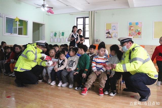 山東滕州：交警開展“拒絕乘坐黑校車”交通安全宣傳活動(dòng)
