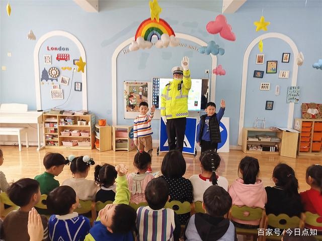山東滕州：交警開展“拒絕乘坐黑校車”交通安全宣傳活動(dòng)