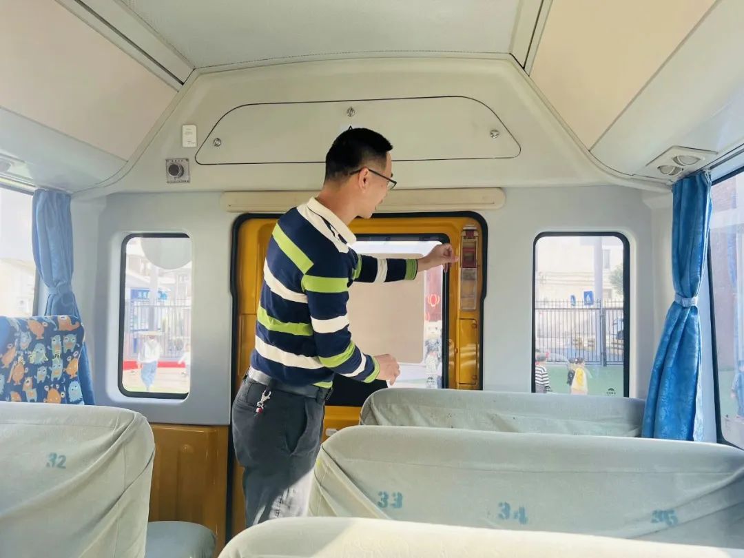 為愛護(hù)航，平安校車伴我行 ——方點圓幼兒園校車安全演練