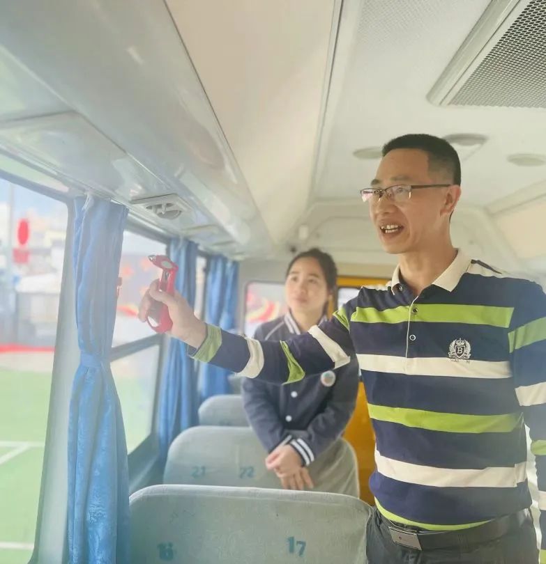 為愛護(hù)航，平安校車伴我行 ——方點圓幼兒園校車安全演練