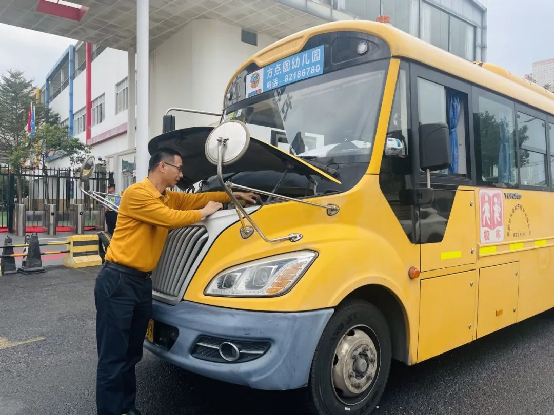 為愛護(hù)航，平安校車伴我行 ——方點圓幼兒園校車安全演練