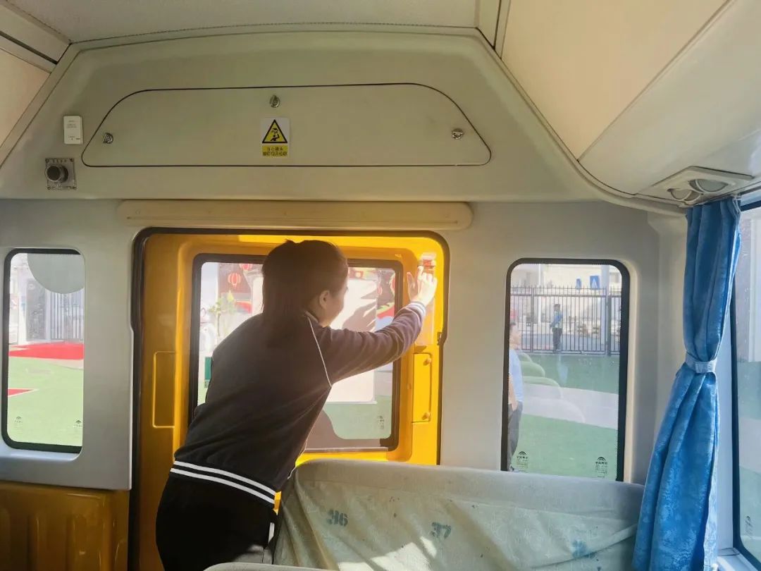 為愛護(hù)航，平安校車伴我行 ——方點圓幼兒園校車安全演練
