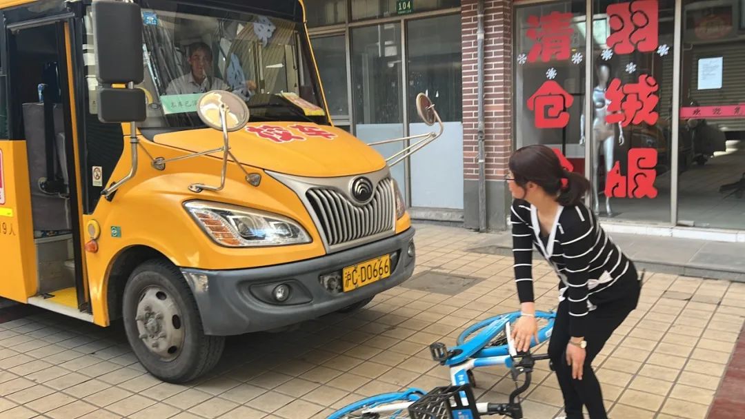 “為愛護航，校車安全伴我行”——上海松江區玉樹幼兒園校車安全應急演練活動