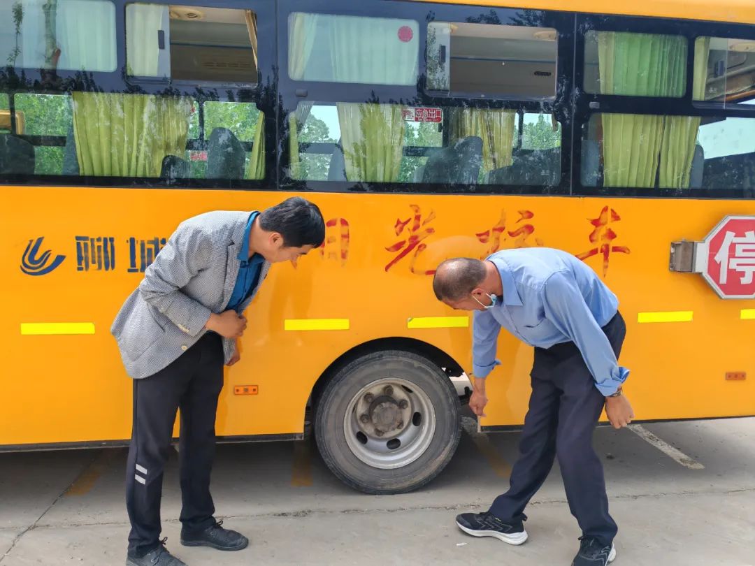 冠縣東古城鎮(zhèn)聯(lián)合校各校開展校車安全排查專項(xiàng)活動(dòng)